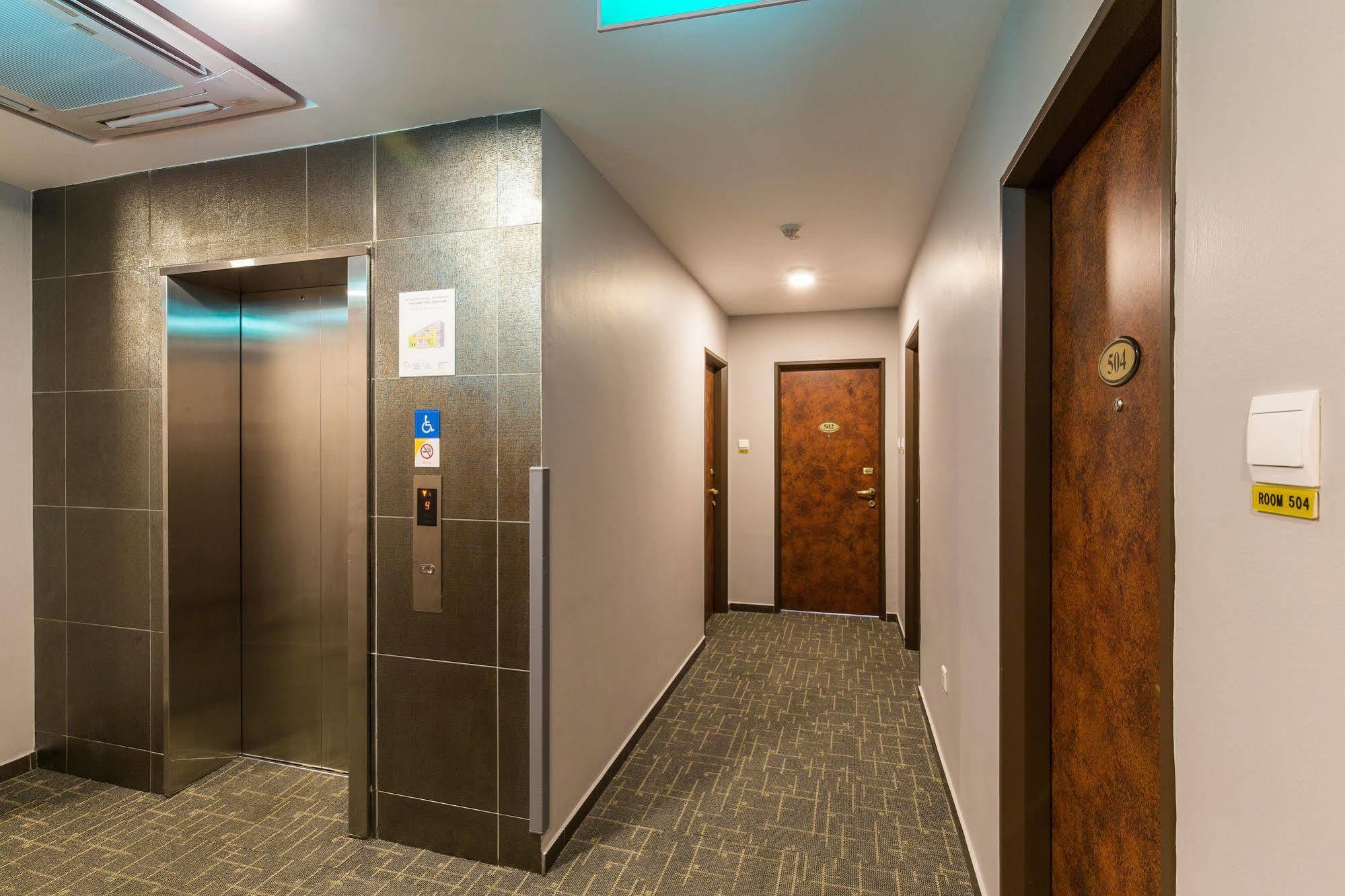 Ibis Budget Singapore West Coast Exterior photo